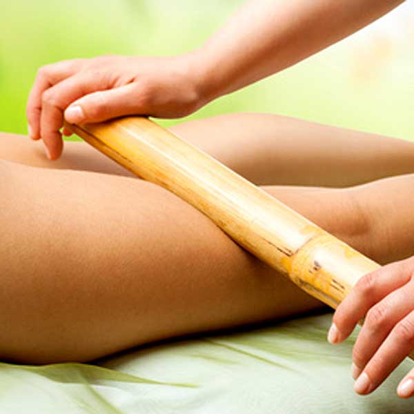 Bambus-Massage mit Wellness-Gutschein genieen