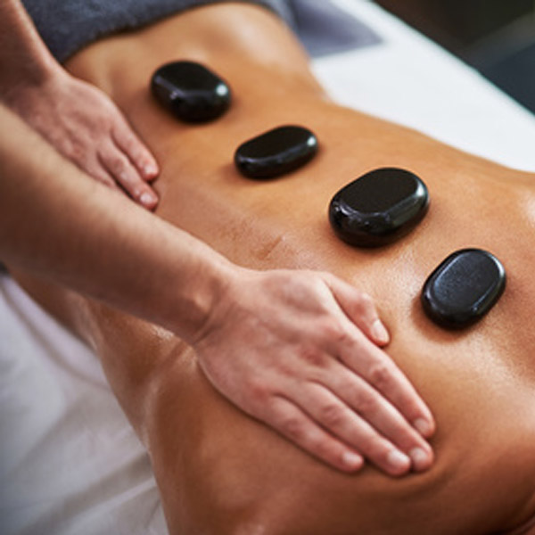 Hotstone-Massage mit Wellness-Gutschein genieen