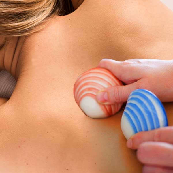 Lava Shell Massage mit Wellness-Gutschein genieen