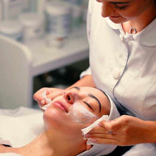 Gutschein bei Daivas Kosmetik Lounge für Gesichtsbehandlung einlösen